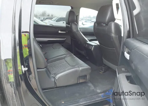 2017 Toyota Tundra Sr5 5.7L V8 z USA, uszkodzony, nr VIN 5TFEW5F19HX212397